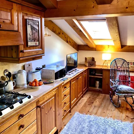 Mansardina Mery Cortina - - Apartamento